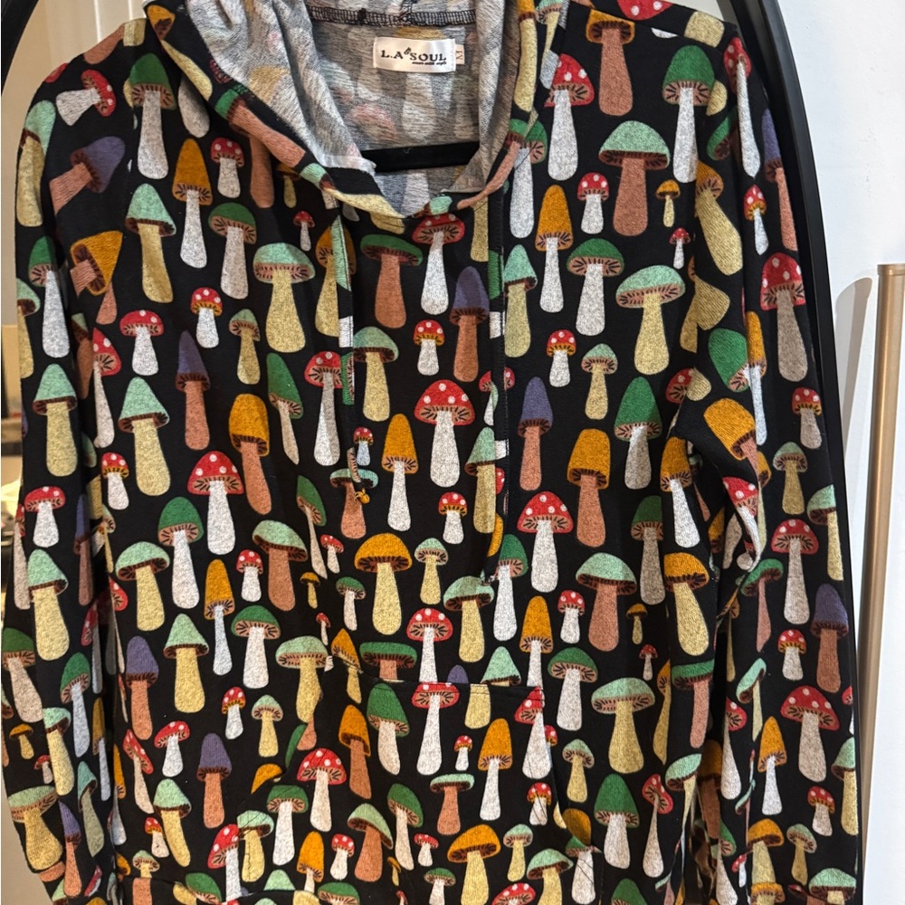 Shroom knit pullover with pockets